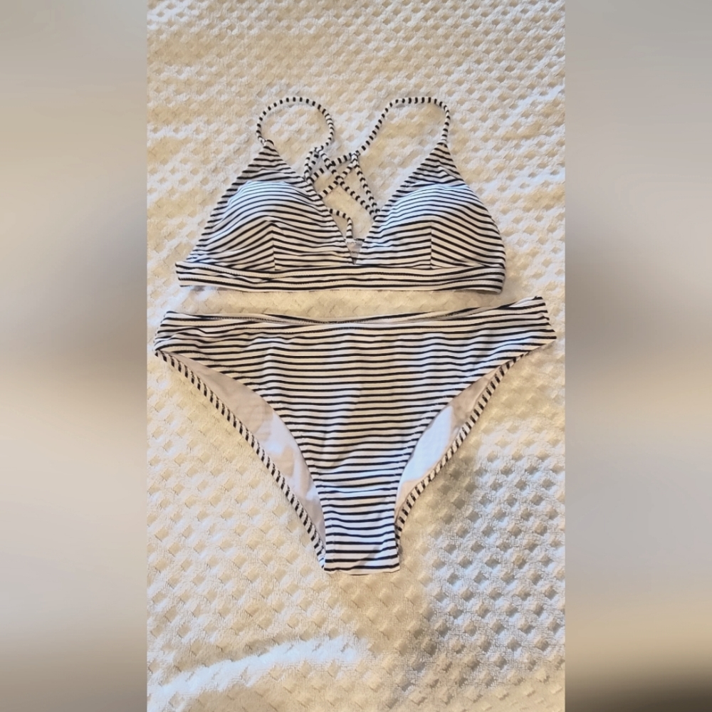 Cupshe blue/white striped bikini set